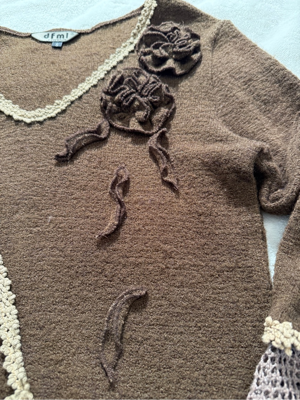 VTG Y2K Fairycore Brown Knit Top Floral Applique Fishnet Bell Sleeves Small DFML - Picture 3 of 8